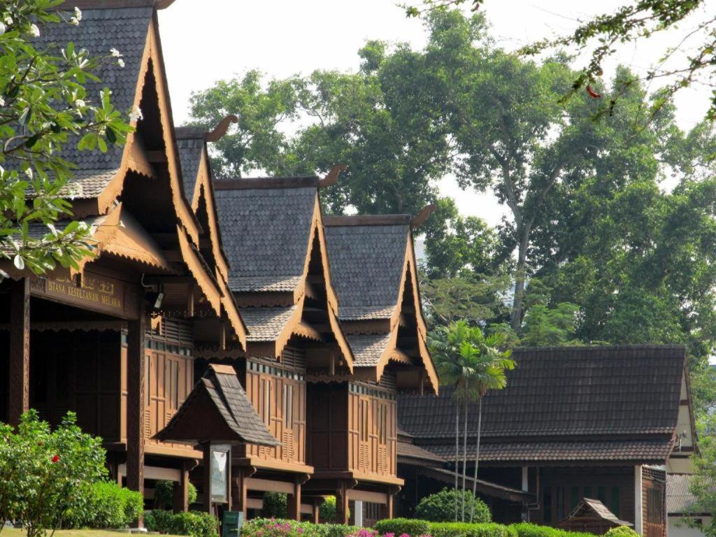 Hotel Zamburger Plaza Mahkota Malacca Kültér fotó